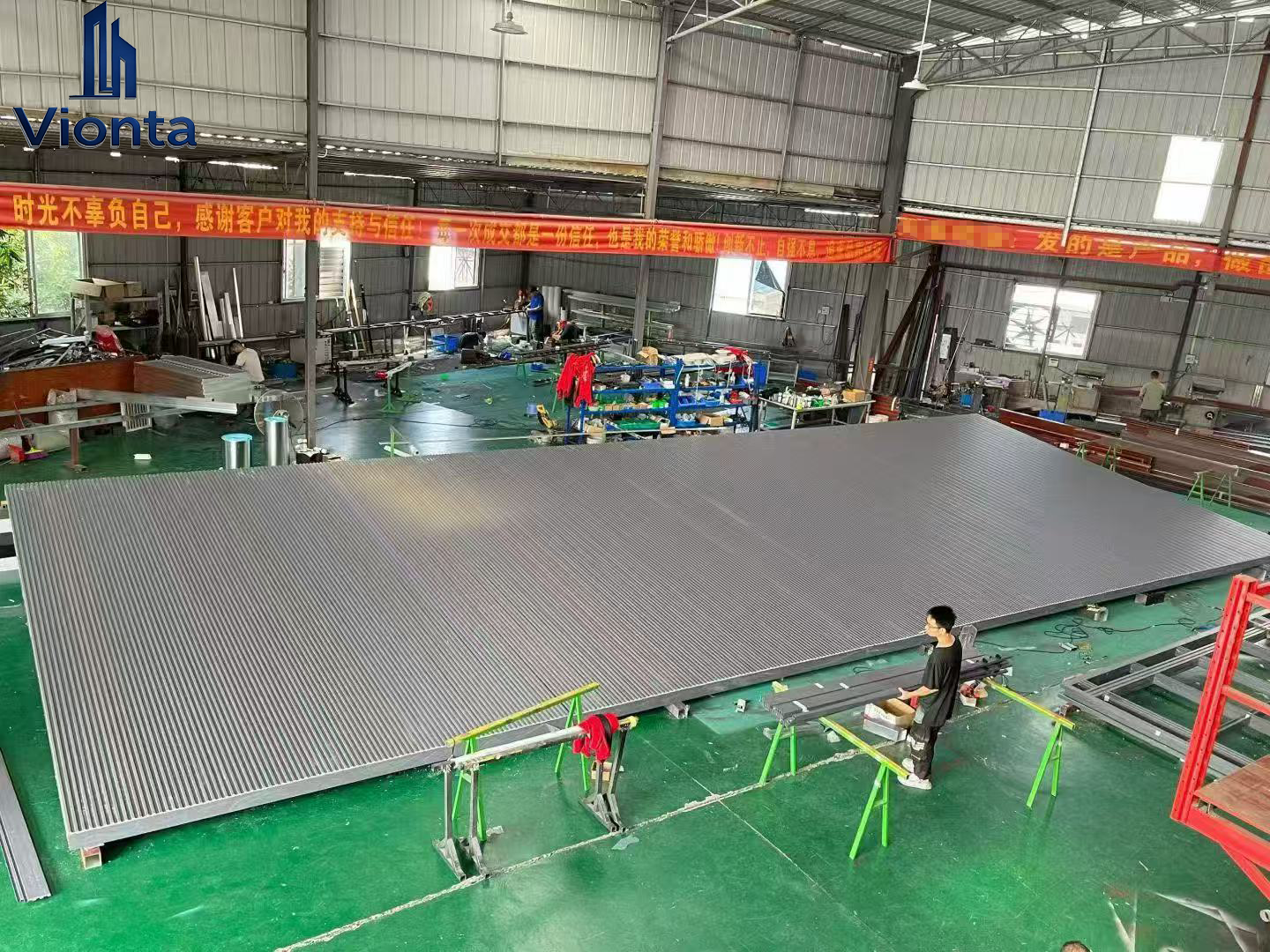 Mise à jour de l'expédition de la pergola en aluminium métallique Vionta