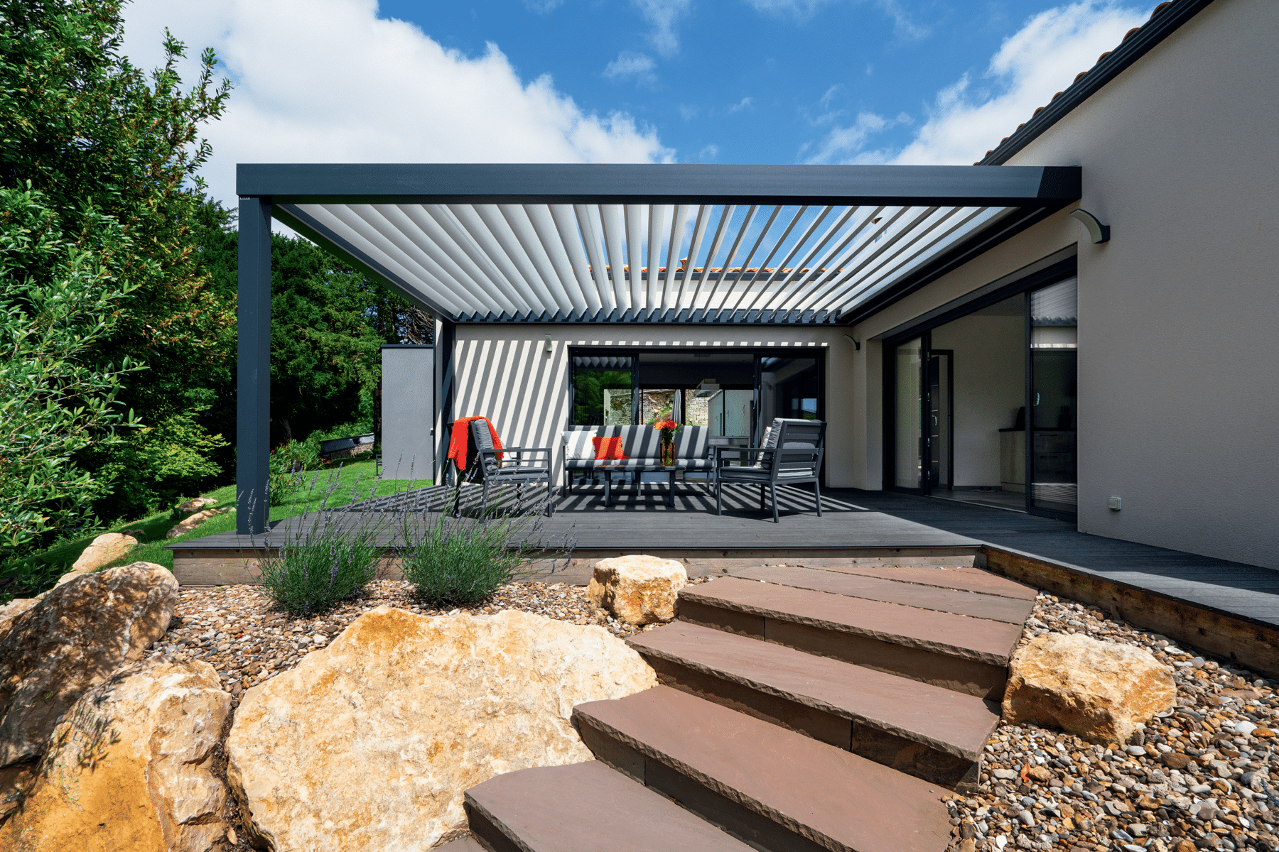 Quelle est la meilleure, une pergola en bois ou une pergola en aluminium ?