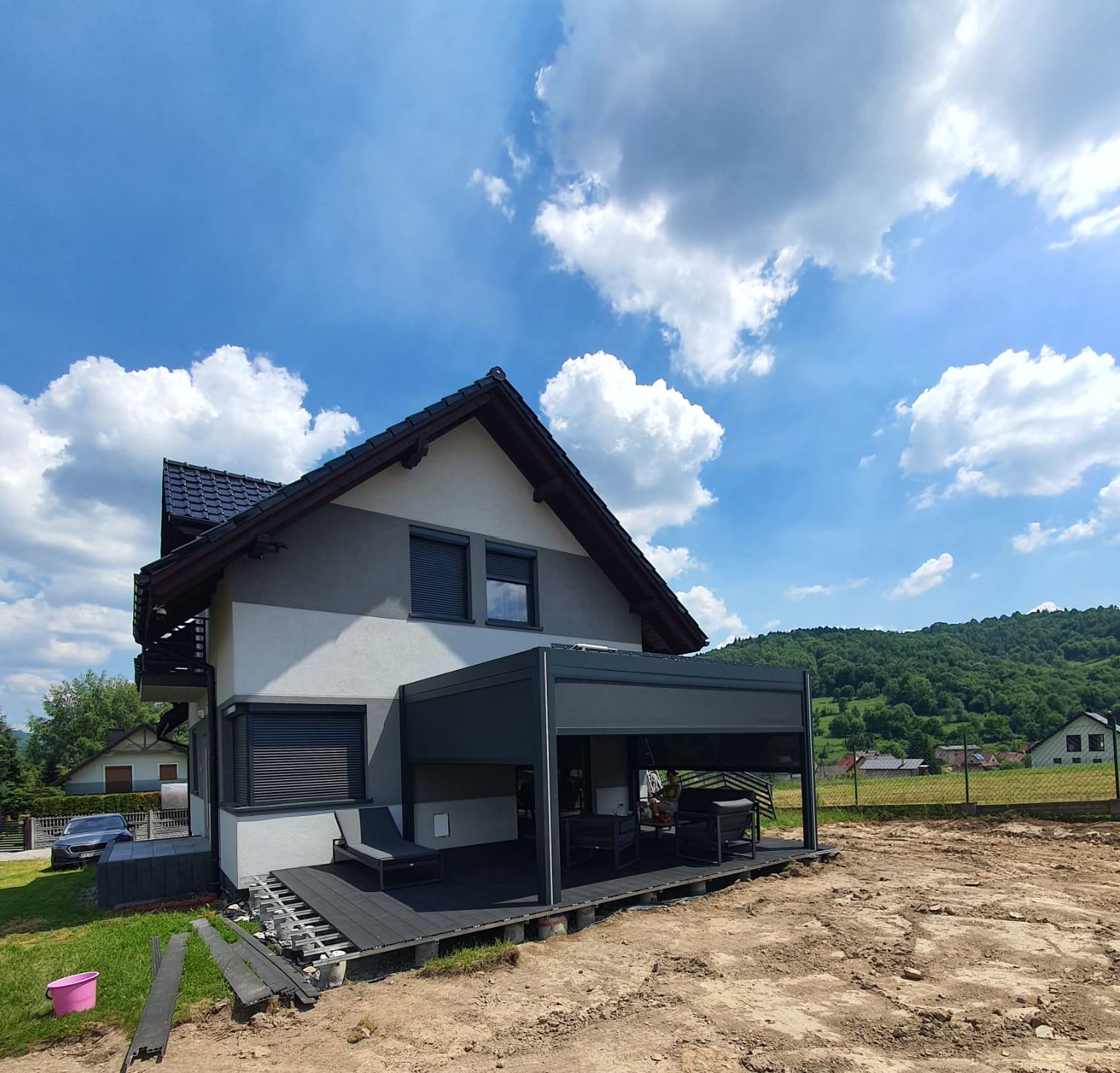 Mises à jour du projet mondial : les pergolas en aluminium métallique Vionta arrivent dans les maisons à travers l'Europe et au-delà