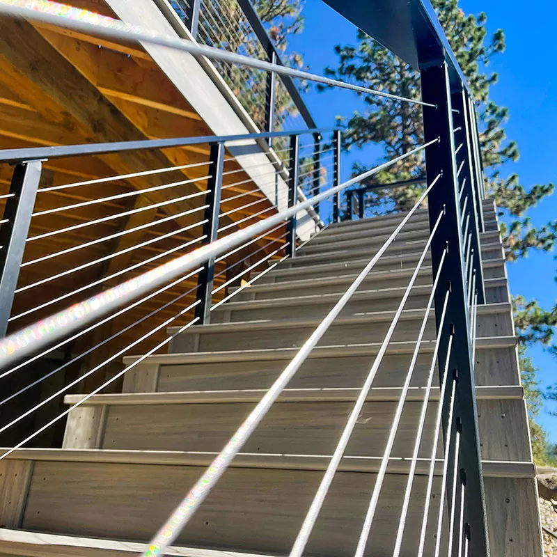 Mains courantes en fil métallique pour escaliers